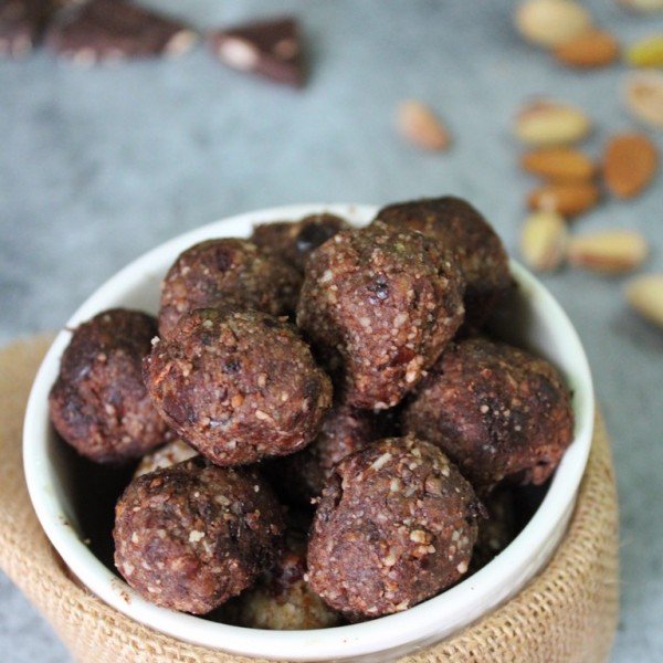  Cocoa Energy Balls