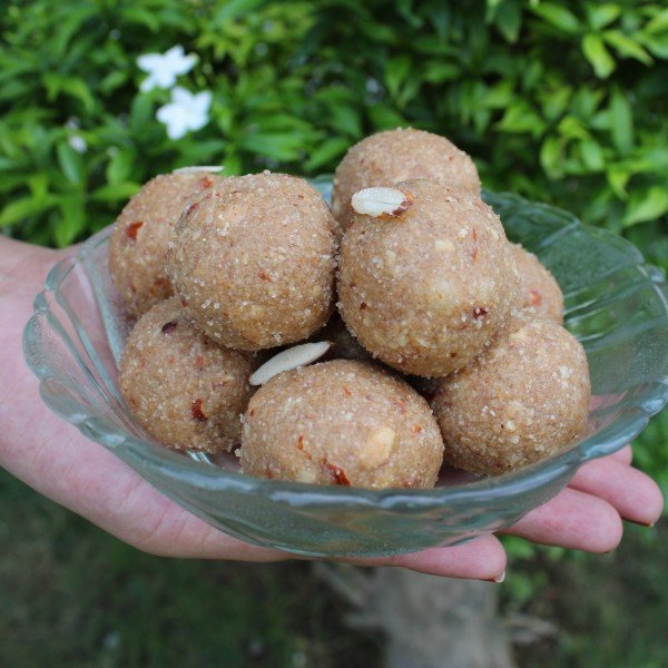 Gond Aata Ladoo